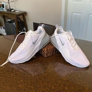 Nike Air Max Motion 2 Mens Ao0266-101 Size 13 White/Wolf Grey